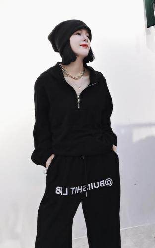 2021新款早秋款带帽套头针织卫衣，有大货，女装卫衣/绒衫，瑟拉·女人缘