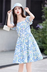 法式泡泡袖印花连衣裙女2025夏季新款气质方领收腰小个子减龄裙子，女装连衣裙，贵人树