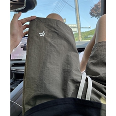 灰绿色