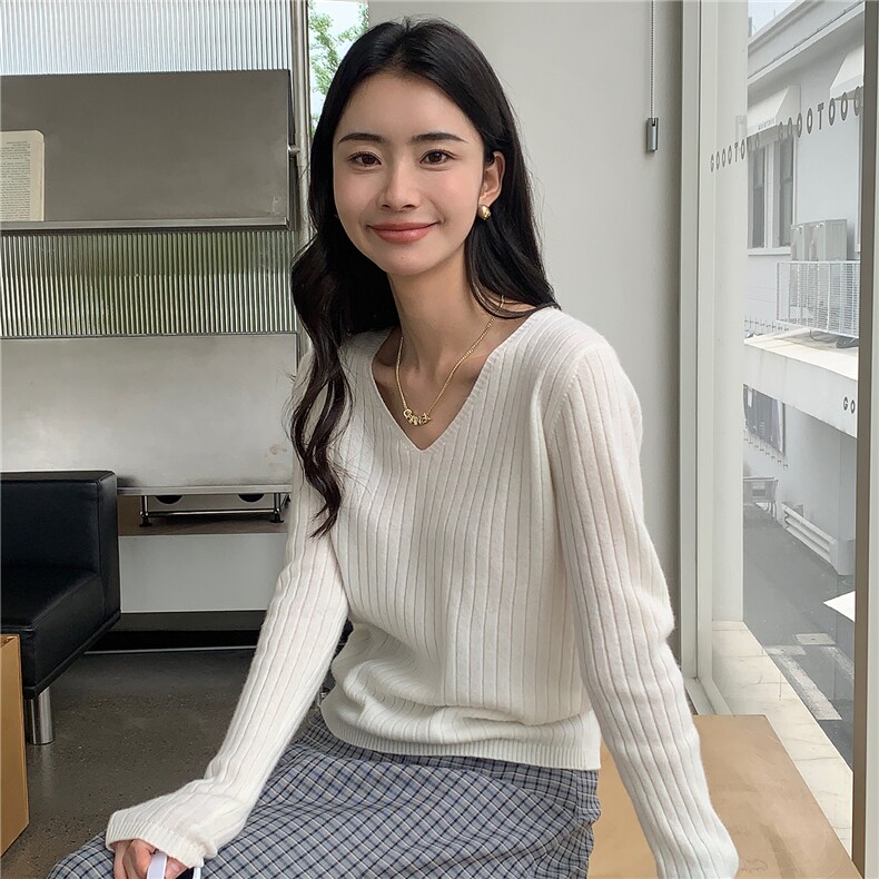 2025秋冬百搭时尚v领长袖针织保暖打底衫,女装羊绒衫,玛卡隆羊绒