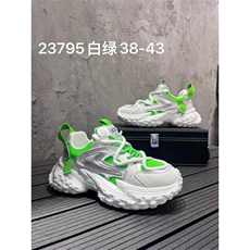 白绿色