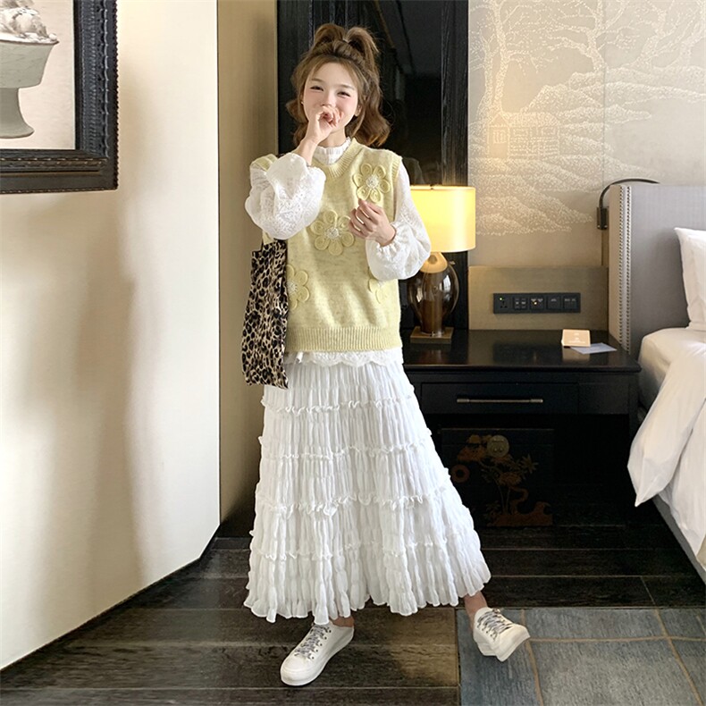 韩系时尚减龄两件套女2025初春新款黄色花朵针织马甲蕾丝内搭套装,女装马甲,维壹