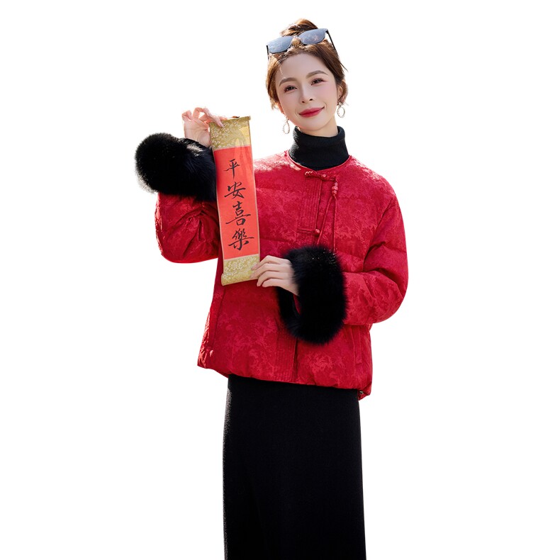 90绒。2026年冬季短款新中式提花面料真狐狸毛可脱下白鸭绒羽绒服,女装羽绒服,E百度
