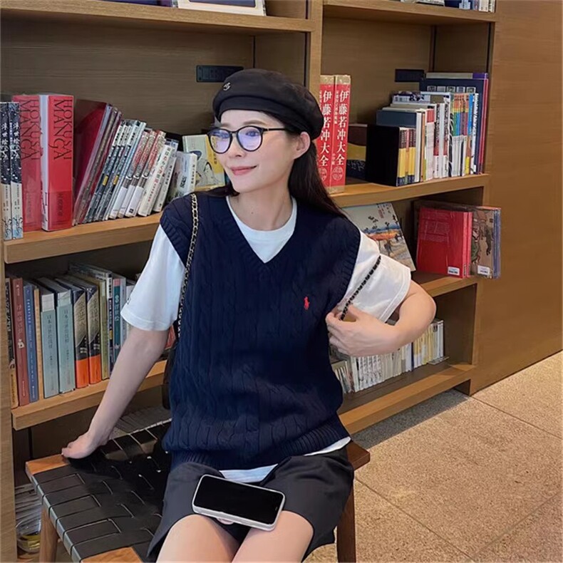 2024年秋季时尚气质V领百搭无袖显瘦套头纯色马甲,女装马甲,德聚羊绒