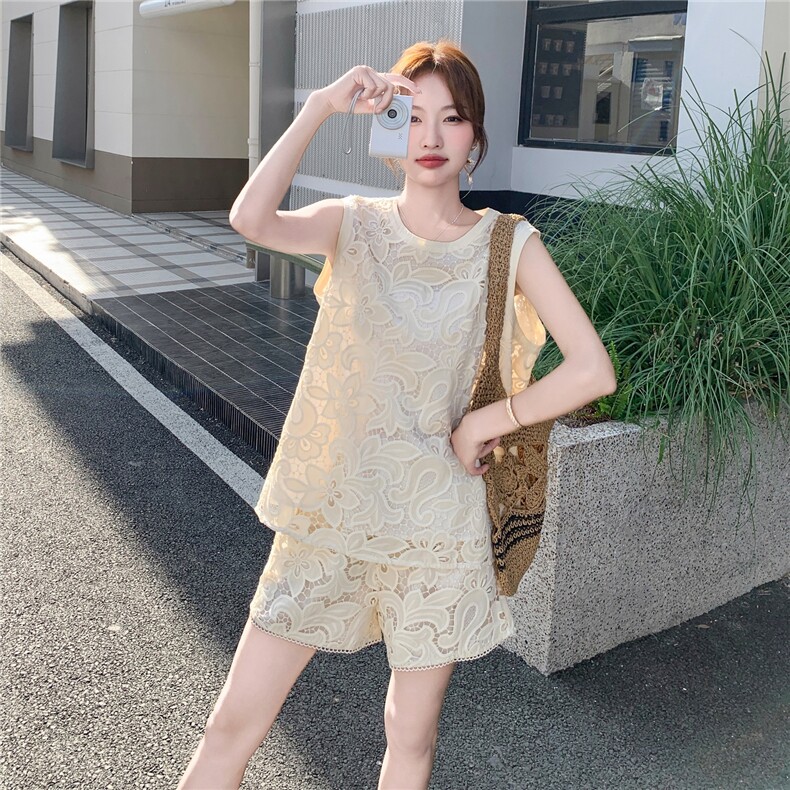 高级感米白色重工蕾丝露背上衣+短裤套装两件套女夏季韩系巨好看,女装套装/套裙,2C211