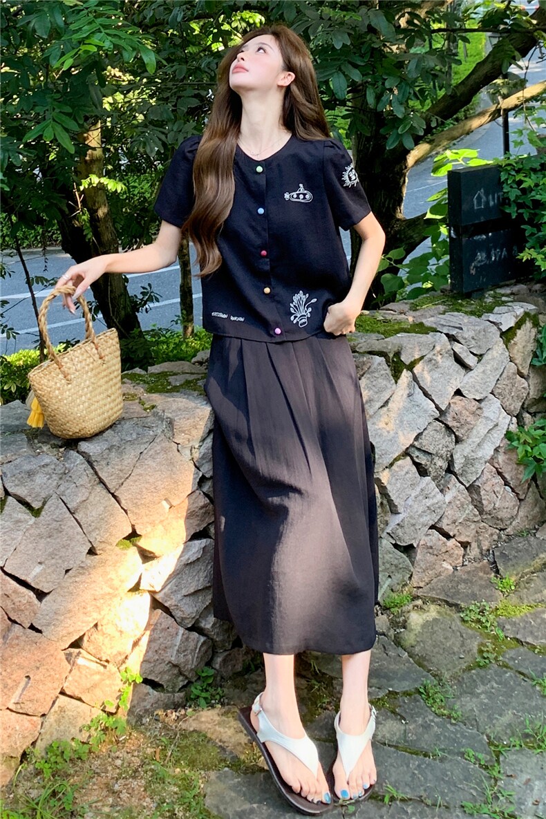 时尚休闲两件套裙女刺绣甜美风上衣百褶半裙套装女,女装套装/套裙,水衣源