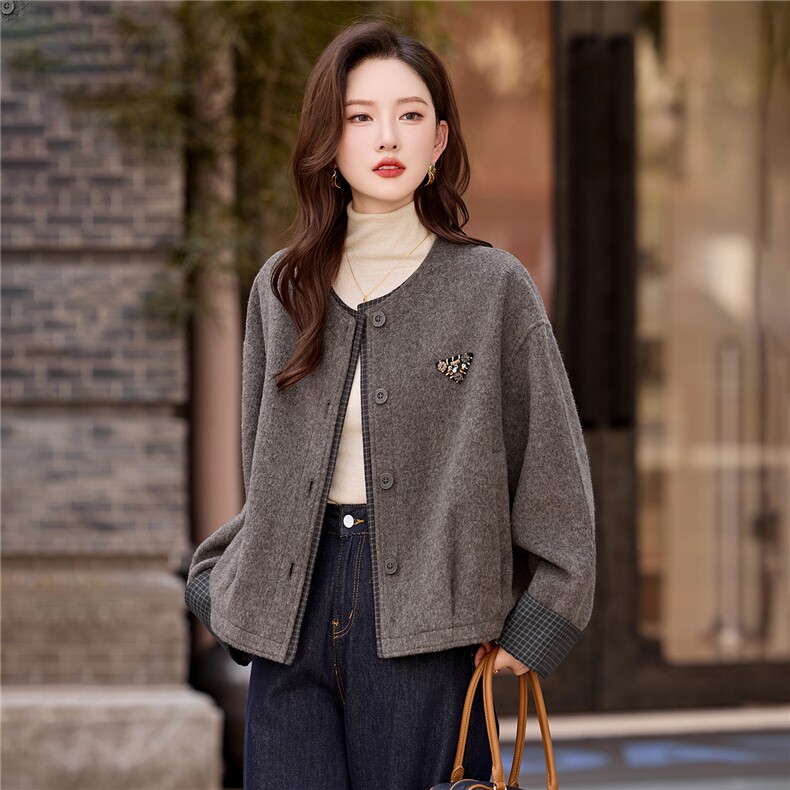现货小香风圆领毛呢短外套女2026秋季新款复古拼接皮衣百搭上衣,女装毛呢外套,依如秀(原杭风阁)