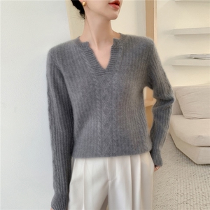 2025年秋季新款百搭女士7针重工加厚扭花V领图片
