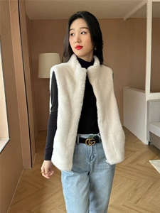 2025新款冬季水貂绒环保皮草外套女马夹短款水貂毛皮毛一体马甲图片