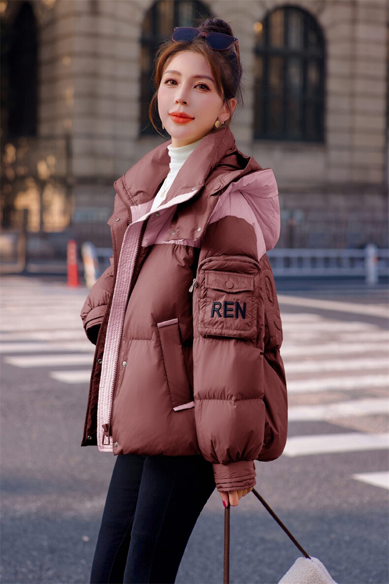 【现货放心推】2024新款冬装撞色拼接刺绣连帽羽绒服帽子可拆卸,女装羽绒服,雅静靓衣