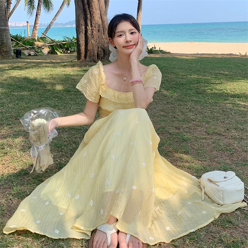 法式黄色小飞袖碎花连衣裙子女夏季2025新款收腰气质公主度假长裙,女装连衣裙,2C122