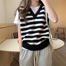 时尚百搭女士秋冬马甲黑白条纹V领针织背心休闲显瘦无袖外套，女装马甲，洁纯羊绒