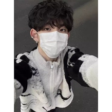 黑色