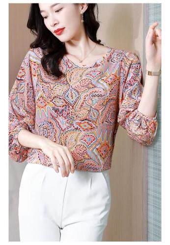 【现货】早秋新款抽象粉花仿上衣，其它，卡多多