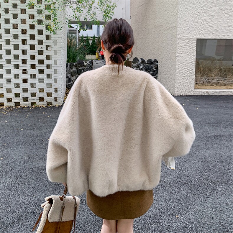 奶茶色V领仿兔绒外套女秋冬2025新款短款毛毛棉服上衣毛绒绒爆款,女装皮草,慧峰