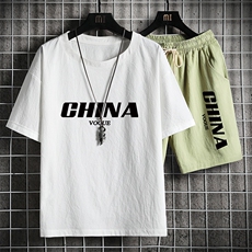灰绿色