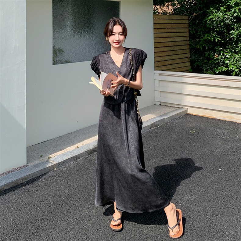 黑色高级感通勤套装裙女夏季2025新款泡泡袖小衫别致半身裙两件套,女装套装/套裙,2C255