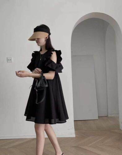 韩版木耳边露肩连衣裙，女装连衣裙，玩美