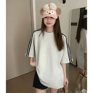 抖音得物品质二开240克宽松纯棉美式潮牌印花三条杠中性风短袖T恤图片