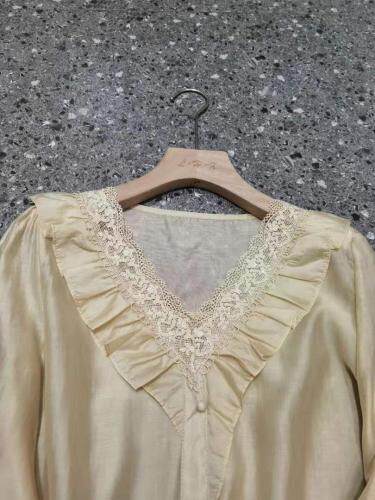 2021年秋季新品超仙洋气欧货长袖V领拼蕾丝长袖衬衫，女装衬衫，L·H·X