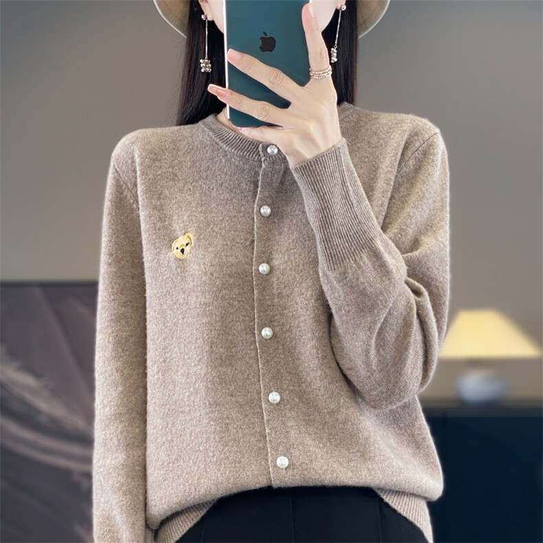 秋季新款长袖针织衫女士圆领刺绣小熊开衫外套百搭时尚别致小衫,针织衫/毛衣,大美人包芯纱店