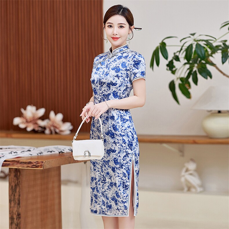春夏季新款专柜品质真丝高奢时尚修身中长款青花瓷印花旗袍连衣裙,女装汉服/婚纱/旗袍/礼服,小荷流