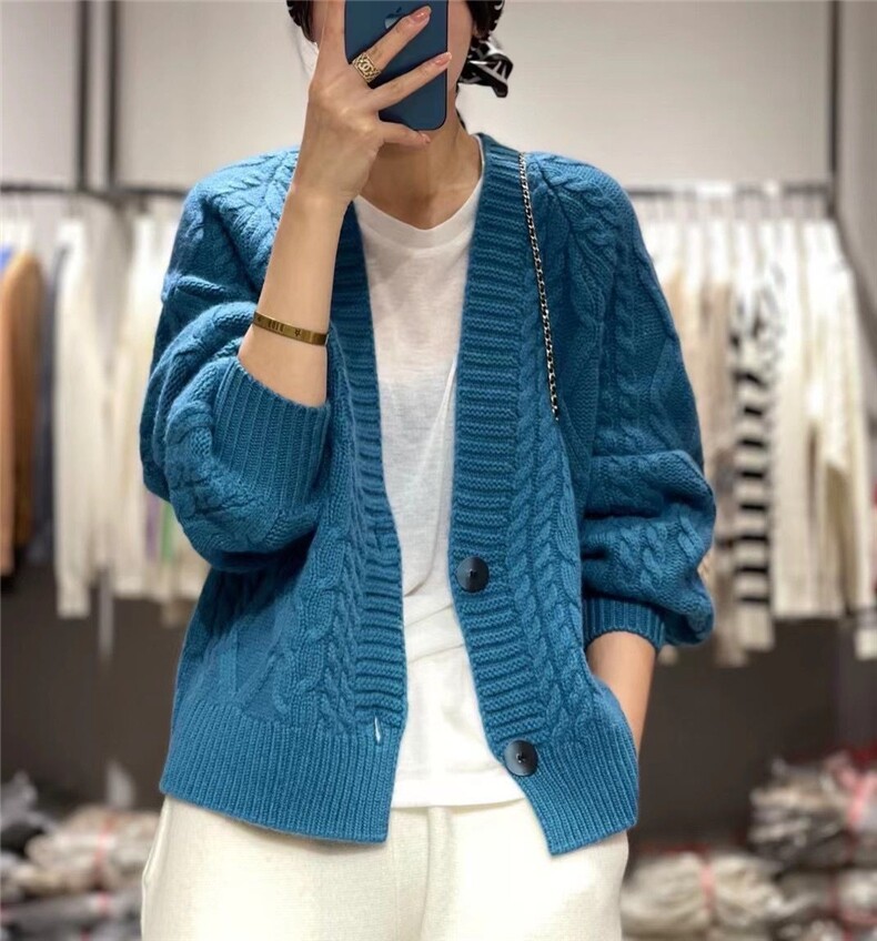 2024秋冬新款羊毛女士重磅加厚两扣羊毛开衫图片