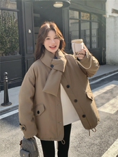 驼色立领羽绒服女2025冬季中长款宽松纽扣装饰保暖外套上衣配围脖，女装羽绒服，艾米莉亚