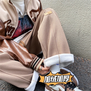 港风冬款男休闲裤加绒加厚华夫格贴标直筒宽松长裤H917 P40图片