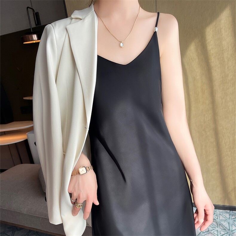 超显白酒红色吊带连衣裙女2025新款西装内搭吊带长裙醋酸缎面裙子,女装连衣裙,九戎