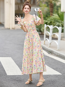 法式碎花纯棉连衣裙女2026夏新款方领气质甜美减龄泡泡袖收腰裙子图片