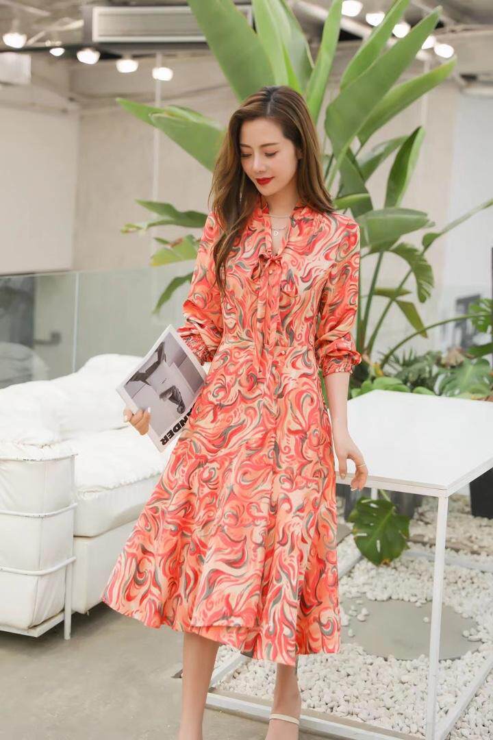 春季碎花连衣裙，女装连衣裙，蓝芝衣秀