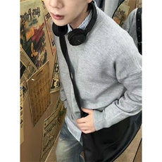 灰色