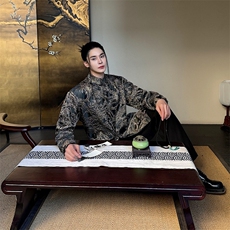 黑色