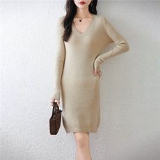 2025年秋季休闲风中长款长袖抽条小V领连衣裙，女装连衣裙，绒汀羊绒