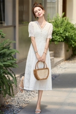 2025年夏季新款蕾丝花边拼接修身连衣裙女，女装连衣裙，沁沁公主