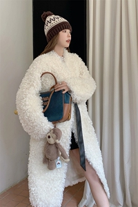 韩版时尚保暖长款羊羔毛大衣女2025冬季新款加厚显瘦皮毛一体棉服图片