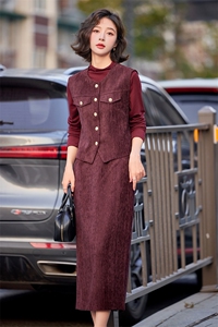 酒红色小香风马甲套装女春秋2025超火轻奢高级感气质半身裙三件套图片