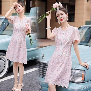 现货气质优雅裙子2025夏季新款女装重工刺绣蕾丝中长款连衣裙图片