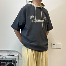 灰色