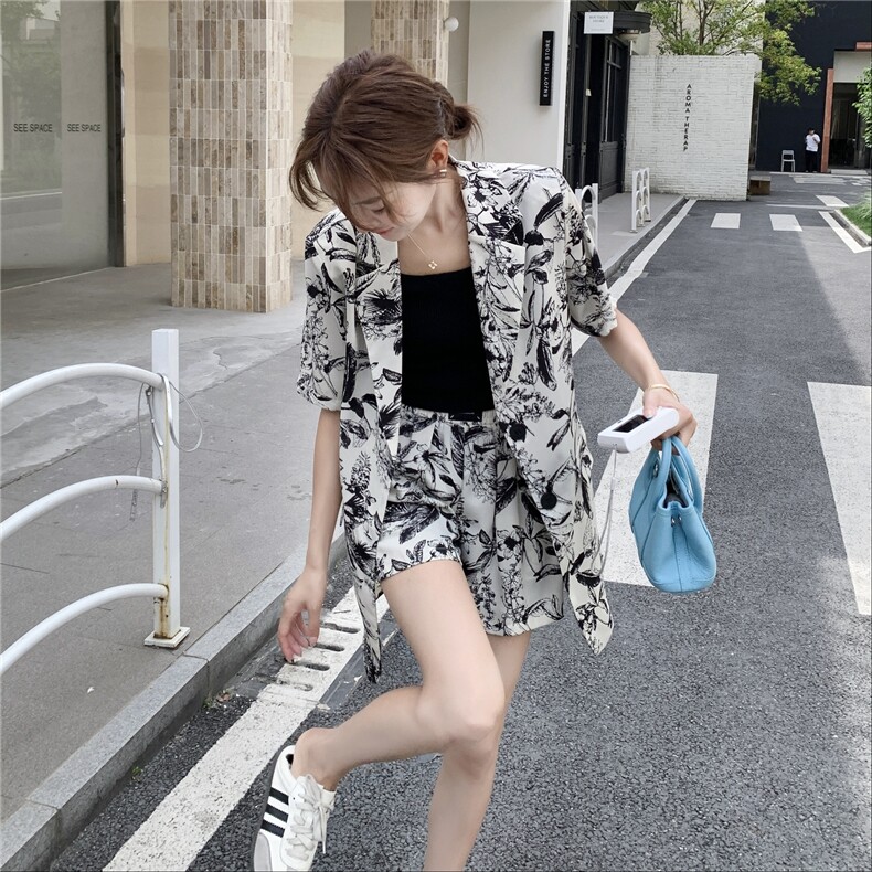 水墨碎花高级感淡人西装套装女2025新款夏季气质上衣搭短裤两件套图片