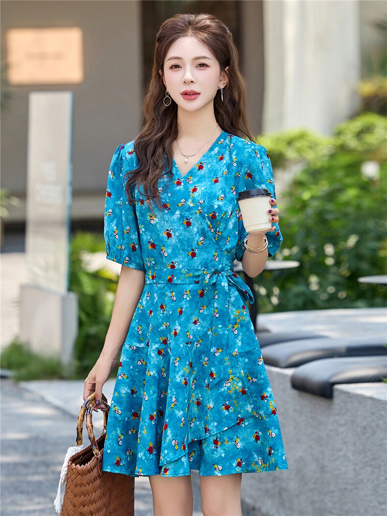 女夏2025新款气质浪漫收腰显瘦v领法式碎花一片式连衣裙,女装连衣裙,卡杰菲