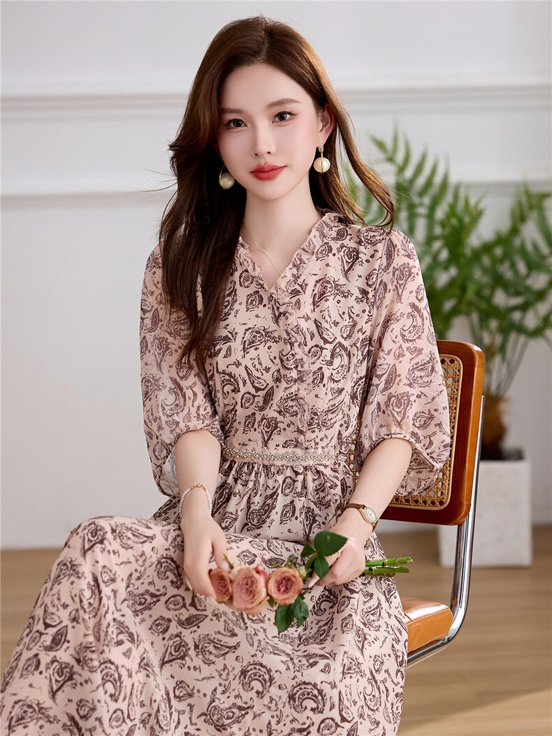 新款2026夏季时尚印花腰上有装饰收身连衣裙,女装连衣裙,伊航服饰