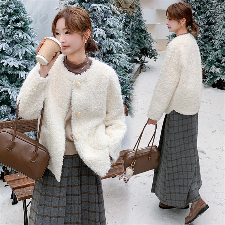 白色超好看仿羊羔毛外套女短款2024冬季新款加厚保暖毛茸茸皮毛一体，女装羊羔毛/颗粒绒，纯色衣恋