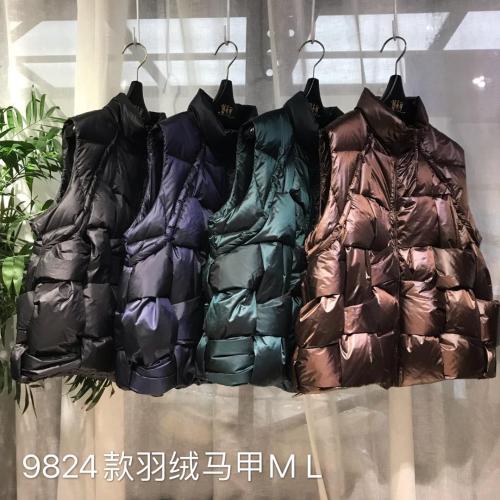 9824羽绒马甲重工艺手工编
四色ML两码
时尚凹造型,女装马甲,蓝衣可