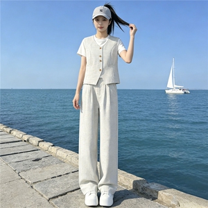 小个子穿搭套装春季新款圆领纽扣马甲上衣内搭白色T恤长裤三件套图片