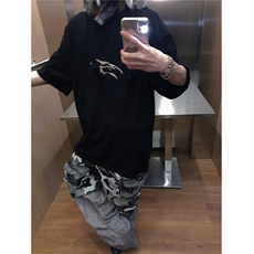 黑色