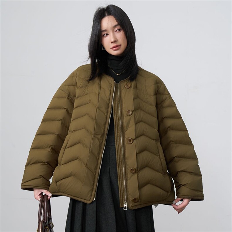 2025年冬季常规白鸭绒保暖休闲风90白鸭绒现货,女装羽绒服,阳光伊恋
