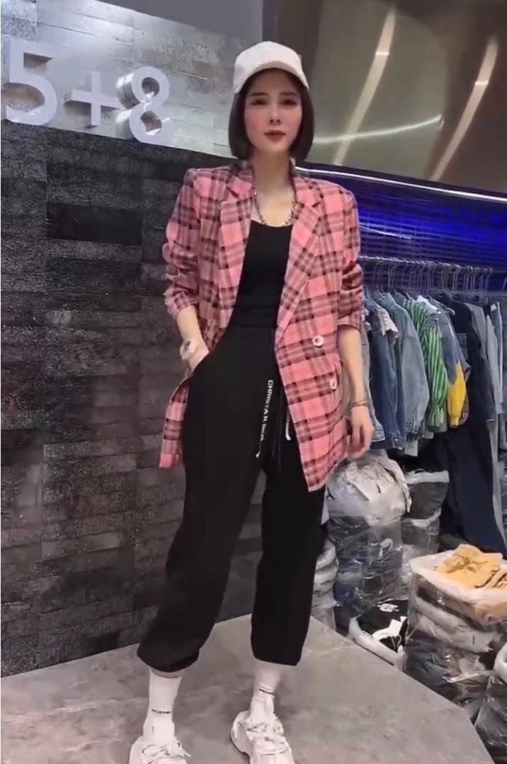 2022新款时尚大方显瘦高级感格子西装外套,女装西装,L·H·X