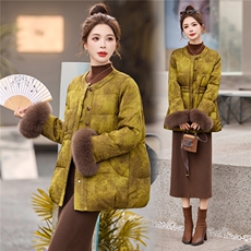 高端提花狐狸毛羽绒服女2025冬装新款时尚收腰90白鸭绒外套，女装羽绒服，悠米